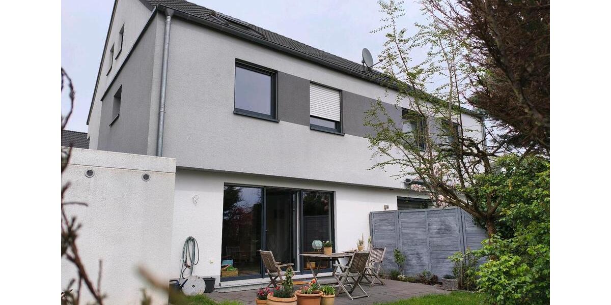 Doppelhaushälfte Bad Nauheim - 6 Zimmer, 146 m&sup2;, 2.200&euro; | Angebot:26213753