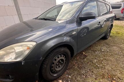 Kia ceed Sportswagon 265.000 km 1.590 &euro; Hanau 63452