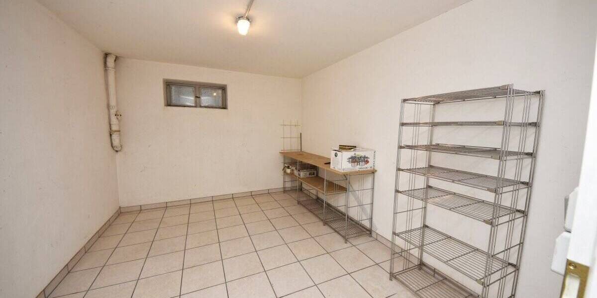 DIETZ: Feine 2-Zimmer-Dachgeschosswohnung mit großem SÜD-WEST Balkon und Einbauküche! 2 zimmer