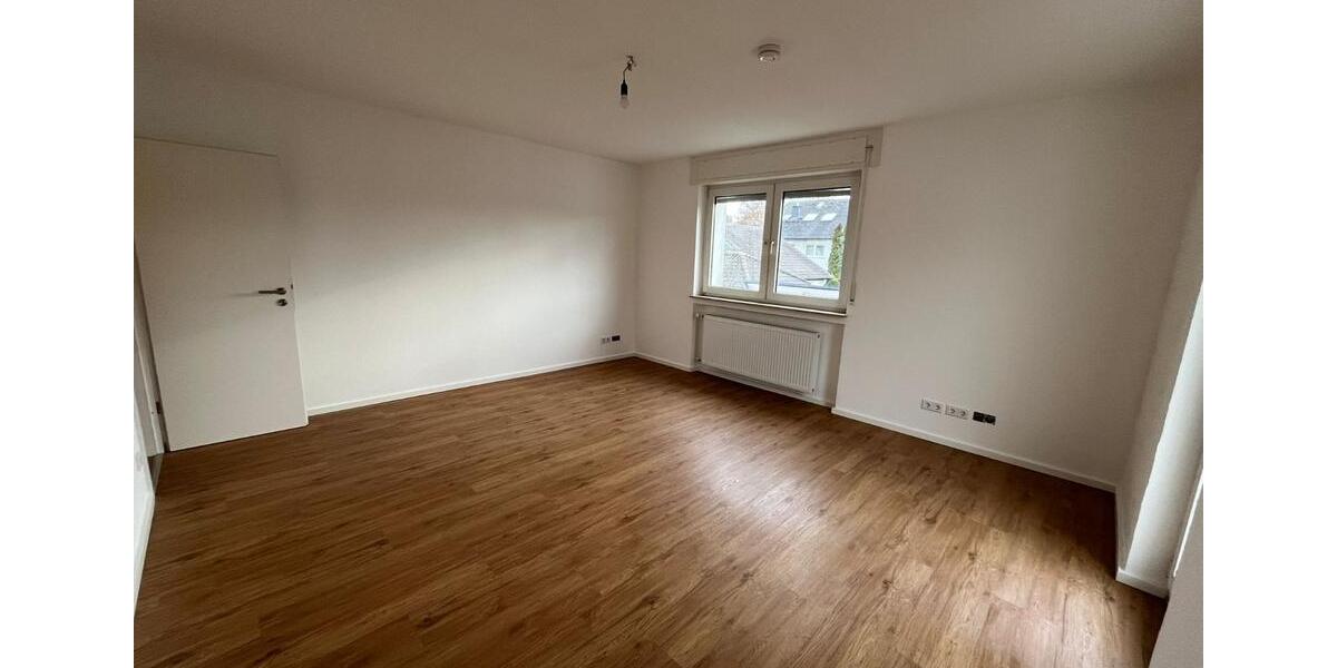 Lichtdurchflutete, renovierte 2-Zimmer Wohnung mit Balkon 2 zimmer