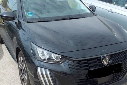 Peugeot 208 15.806 km 21.380 € Rüsselsheim 65428