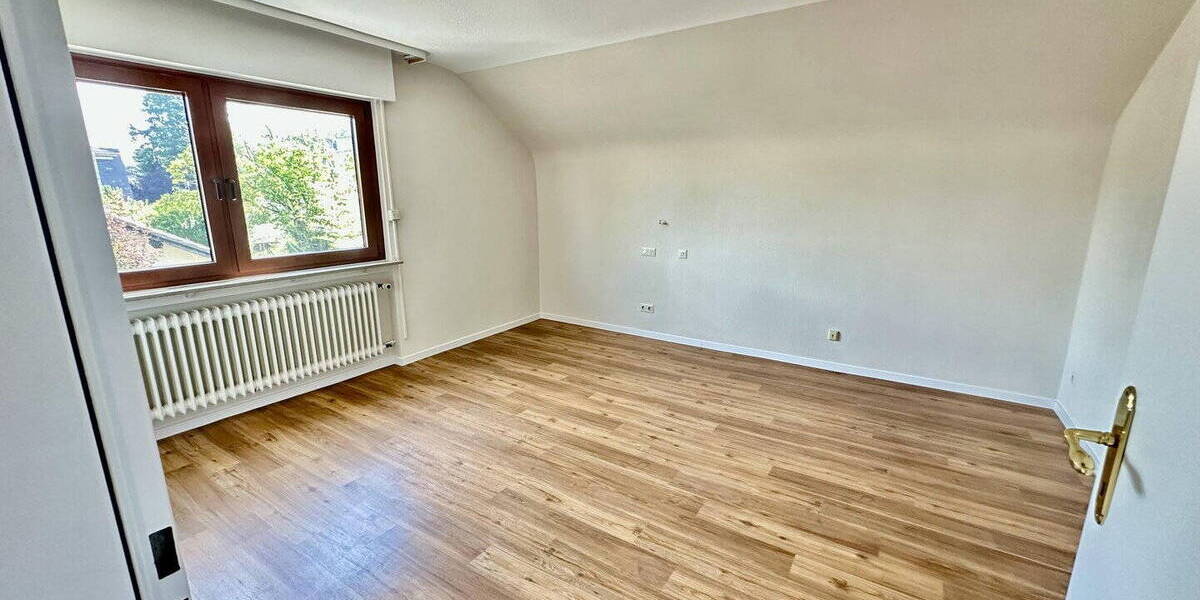 Etagenwohnung Hanau Kesselstadt - 3 Zimmer, 101 m&sup2;, 1.000&euro; | Angebot:26484124
