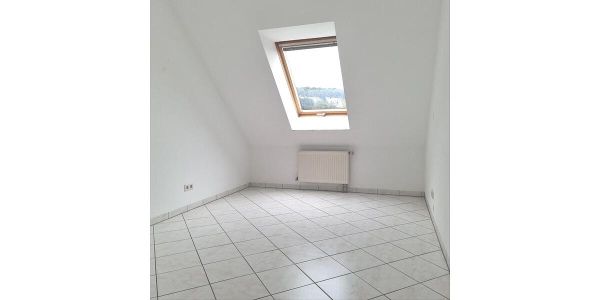 Dachgeschoßwohnung Kleinostheim - 5.5 Zimmer, 240 m&sup2;, 1.700&euro; | Angebot:26660338