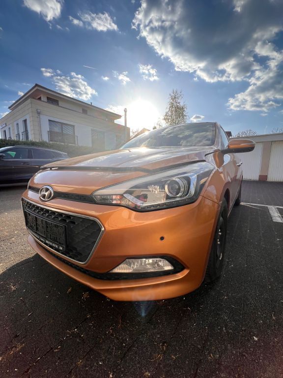 Hyundai i20 90.000 km 10.250 € Liederbach 65835