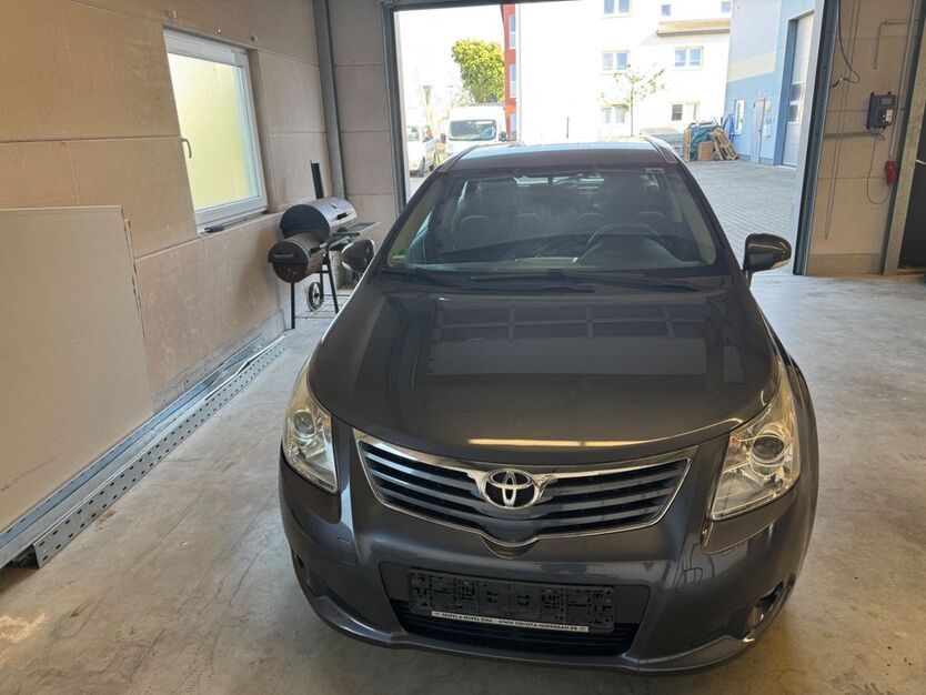 Toyota Avensis 260.000 km 4.000 € Babenhausen 64832