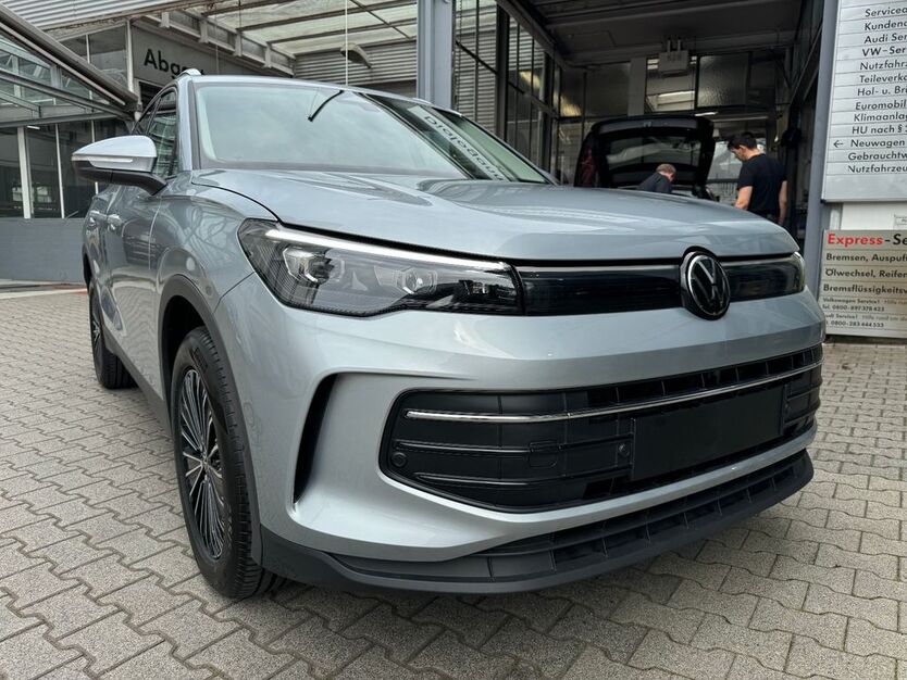 VW Tiguan 9.865 km 43.850 € Frankfurt am Main 65936