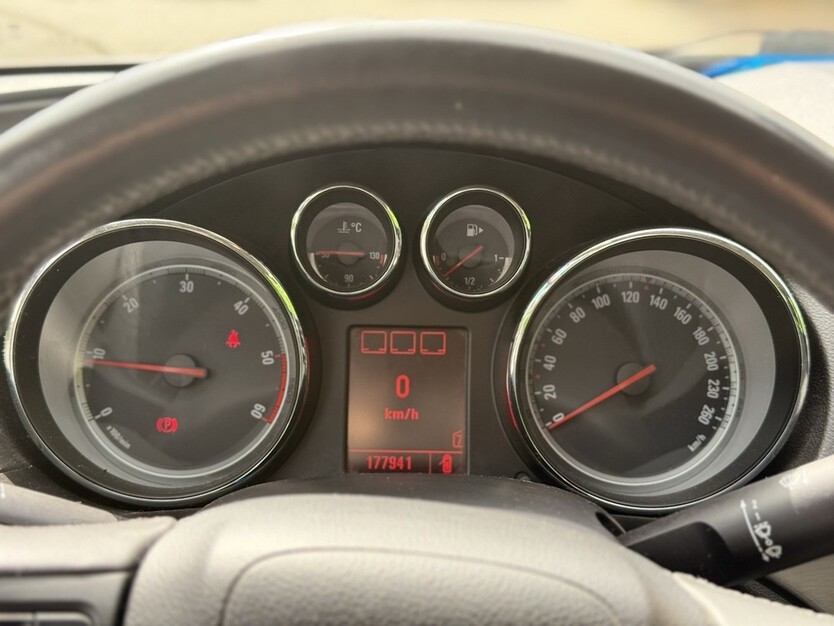 Opel Insignia 180.000 km 5.200 € Rüsselsheim am Main 65428