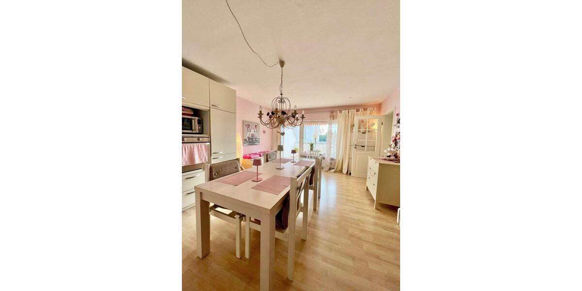 Lichtdurchflutete Wohnung mit viel Platz (zus. im DG) und Sonnenloggien 4 zimmer