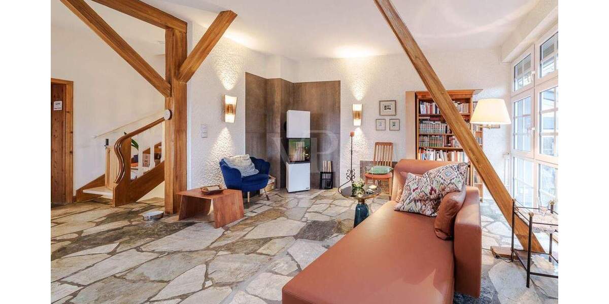 Einfamilienhaus mit ELW in zentraler Lage von Neu-Anspach, Gästehaus, Fernblick & tollem Gartendiyll 8 zimmer