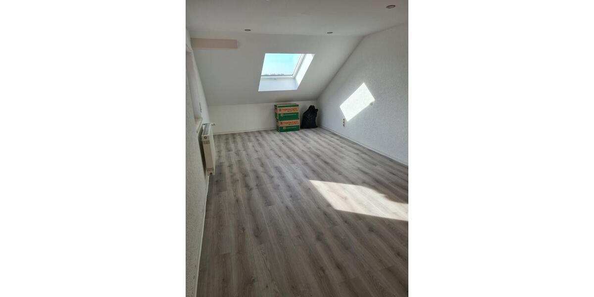 geräumige, lichtdurchflutete 2-Zi-DG-Wohnung zur Miete 2 zimmer