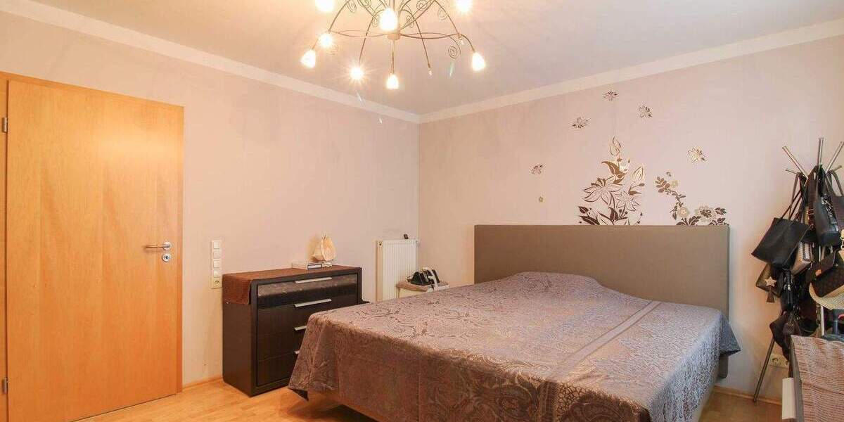 Modernes REH mit Garten, hochwertiger Ausstattung & viel Platz in Frankfurt-Schwanheim 5 zimmer