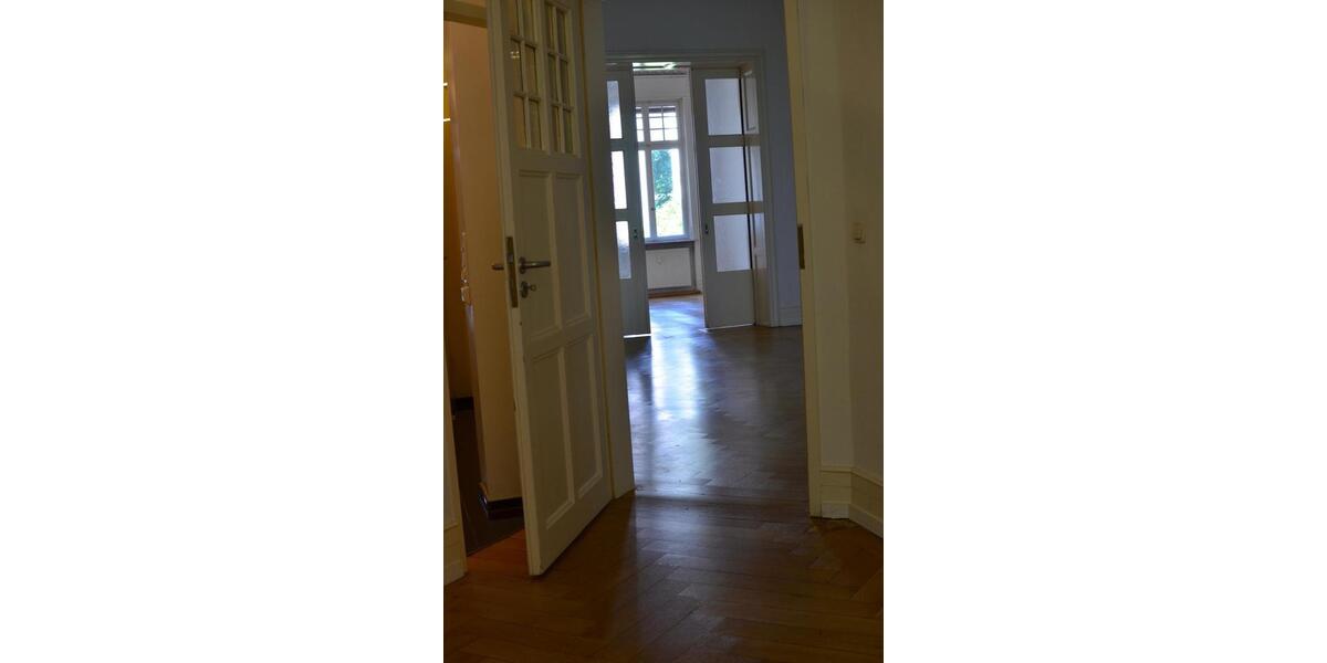 Hochparterre Frankfurt am Main Bockenheim - 3 Zimmer, 97 m&sup2;, 2.250&euro; | Angebot:26267023