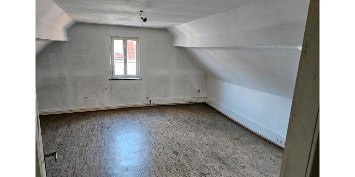 Einfamilienhaus Offenbach am Main Bürgel - 11 Zimmer, 180 m&sup2;, 479.000&euro; | Angebot:26152880