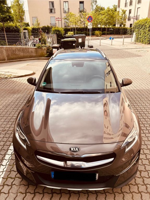 Kia XCeed 61.000 km 19.990 € Frankfurt 60489