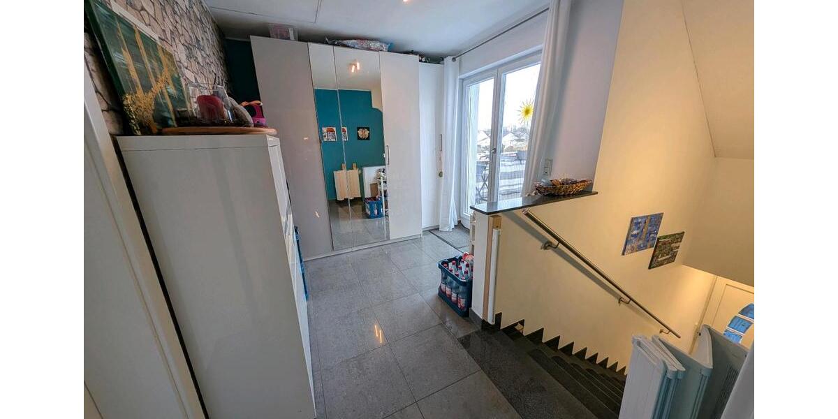 Dachgeschoßwohnung Frankfurt am Main Schwanheim - 2 Zimmer, 65 m&sup2;, 1.300&euro; | Angebot:26210879