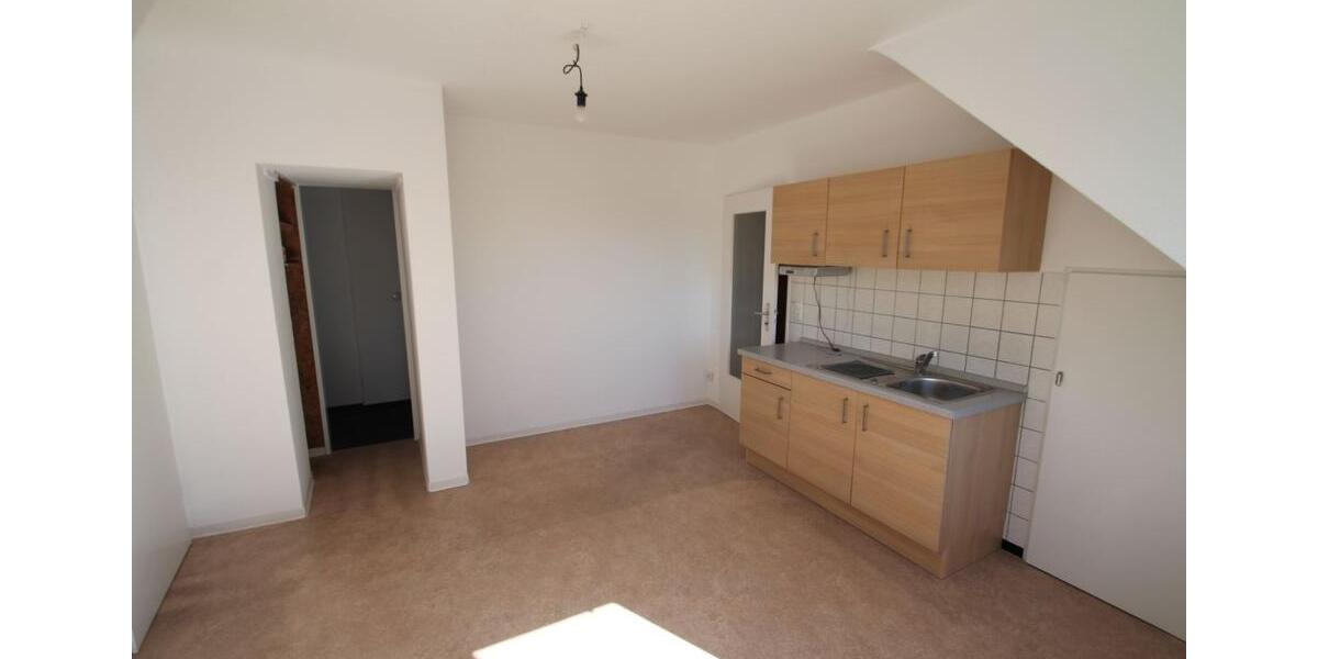 Dachgeschoßwohnung Frankfurt am Main West - 3.5 Zimmer, 92 m&sup2;, 1.100&euro; | Angebot:26196702