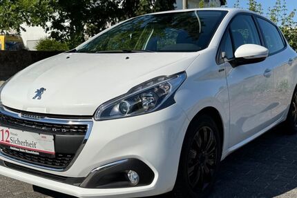 Peugeot 208 122.000 km 6.990 &euro; Rüsselsheim am Main 65428