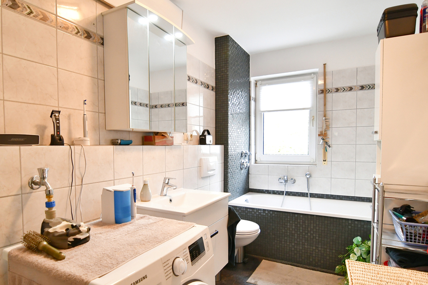 Schöne Wohnung mit 1a Infrastruktur + 2 TG Plätze 3 zimmer