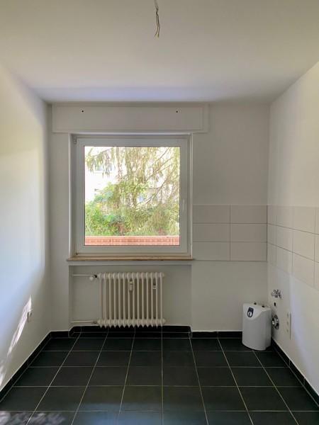 Kurzfristiger Einzug möglich - 2-Zimmer-Wohnung mit Tageslichtbad zimmer