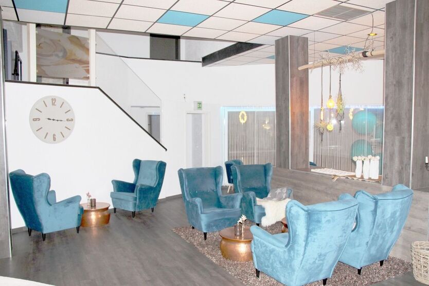 Vielseitig nutzbares Gewerbeanwesen mit großzügigem repräsentativem Wohnhaus zimmer