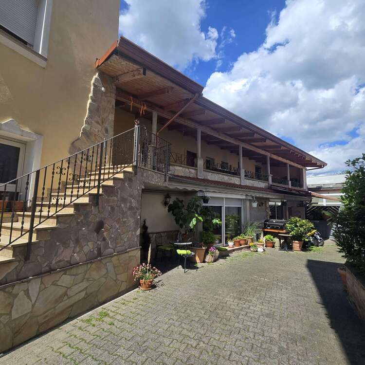 Haus zum Kaufen in Bad Vilbel 849.000 € 311 m²