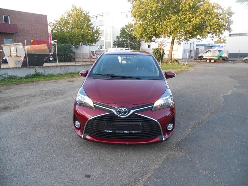 Toyota Yaris 94.000 km 9.900 € Frankfurt am Main 60386