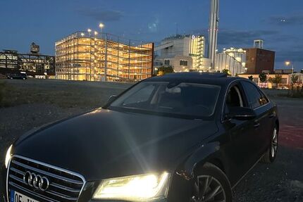 Audi A8 182.000 km 18.900 € Offenbach 63065