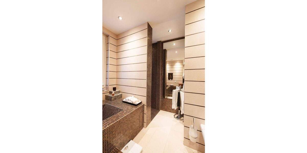 Repräsentative Büro- oder Praxisfläche mit Wintergarten, Dachterrasse und grünem Innenhof - in unmittelbarer Nähe zum Wilhelmsplatz. 3 zimmer