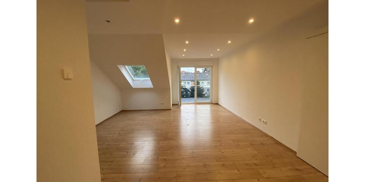 Dachgeschoßwohnung Frankfurt am Main Niederrad - 4 Zimmer, 133 m&sup2;, 2.100&euro; | Angebot:26505068