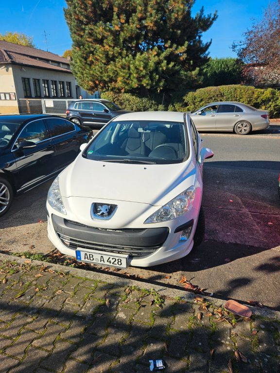 Peugeot 308 192.000 km 2.500 € Frankfurt 65929