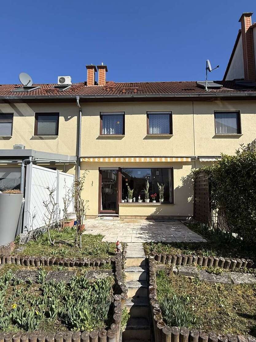 Haus zum Kaufen in Nidderau-Heldenbergen 388.800 € 118.77 m² 4 zimmer
