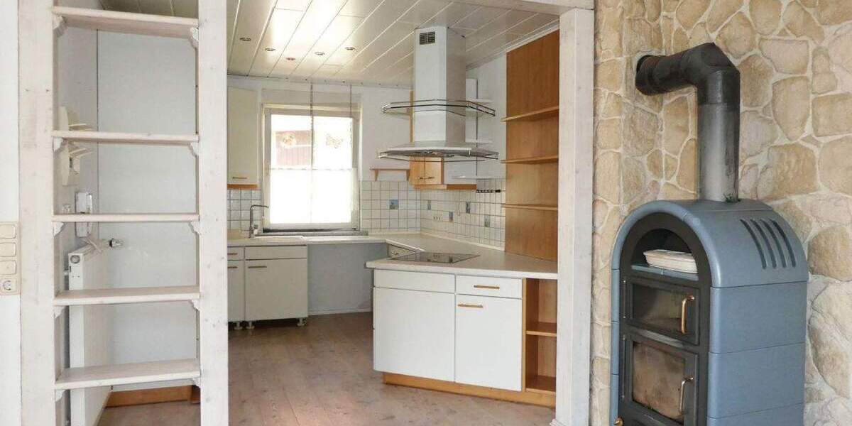 AUMÜLLER-Immobilien - Sympathische DHH mit Nebengebäude und sonnigere Hoffläche als Mietobjekt 4 zimmer