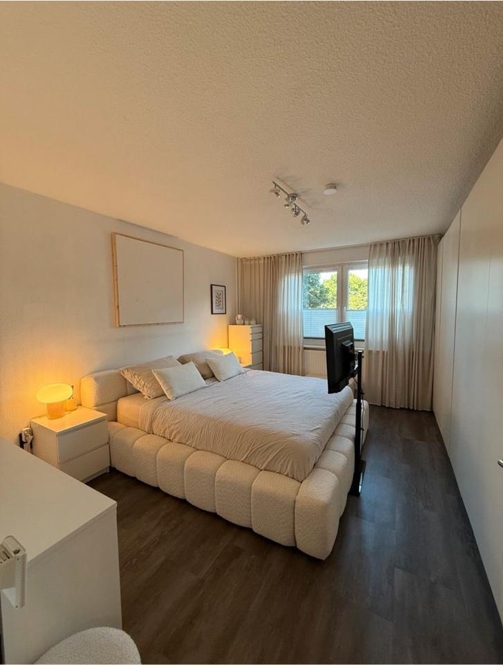 Ohne Makler! Schöne 2 ZKB MIT BALKON, KLIMA, EINBAUKÜCHE