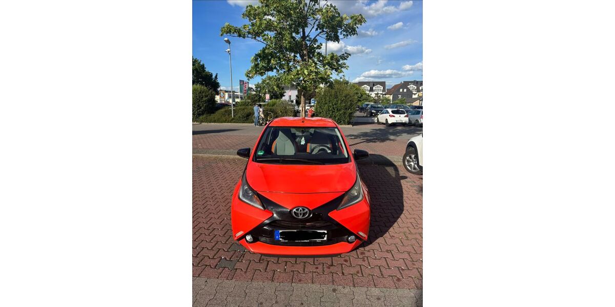 Toyota Aygo (X) 87.000 km 6.900 &euro; Frankfurt 60388
