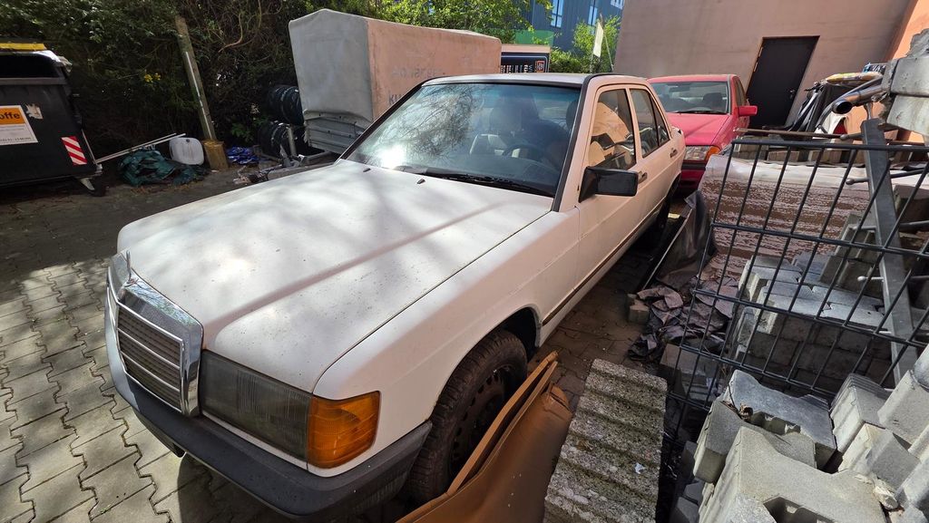 Mercedes-Benz 190 255.000 km 4.988 &euro; Darmstadt 64293