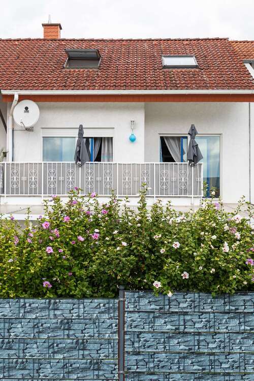 Haus zum Kaufen in Langen 899.000 € 300 m²