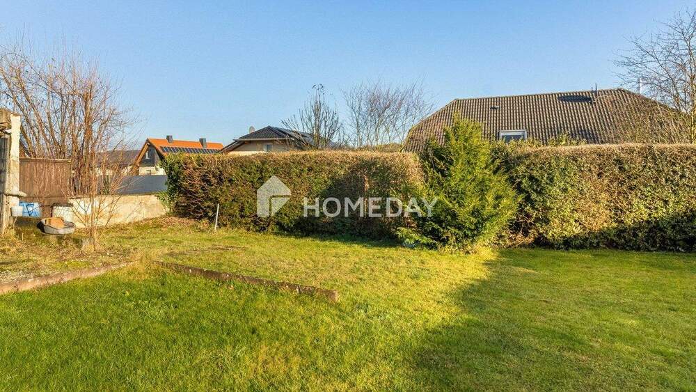 Gepflegtes MFH mit PV, Wallbox, Garagen, Balkonen & Ausbaupotenzial in ruhiger Lage 1 zimmer