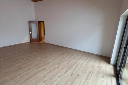 3-Zimmer-DG-Wohnung mit voll überdachter Dachterrasse – ab sofort 3 zimmer