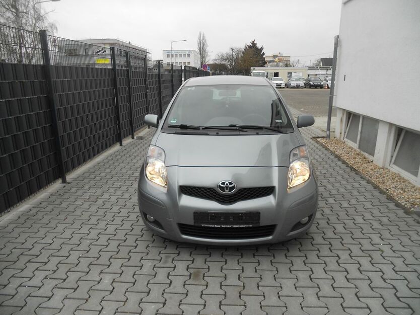 Toyota Yaris 122.000 km 4.300 € Frankfurt am Main 60386