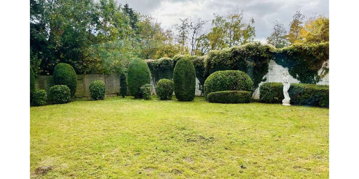 Haus zum Kaufen in Niederhöchstadt 975.000 € 195 m² 7 zimmer