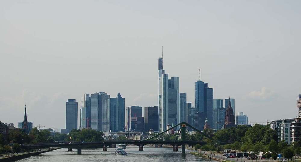 Haus zum Kaufen in Frankfurt am Main 4.200.000 € 1200 m²