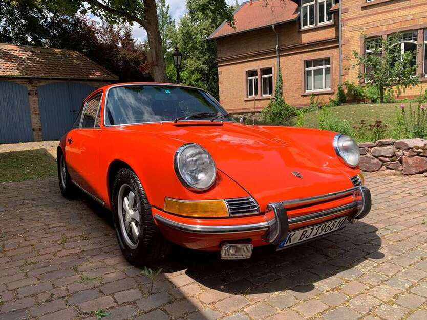 911