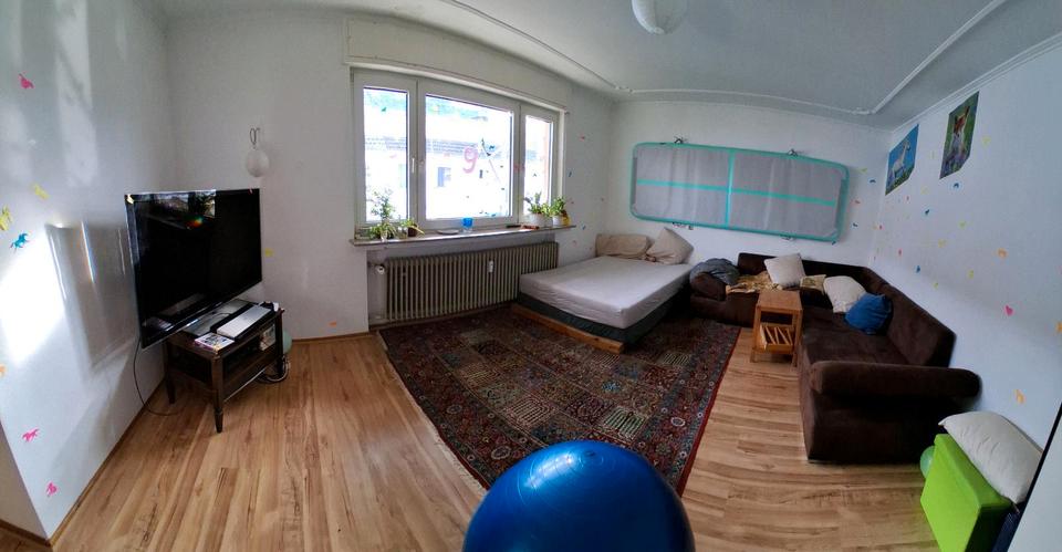 Großes WG Zimmer in 6er Haus WG 1 zimmer