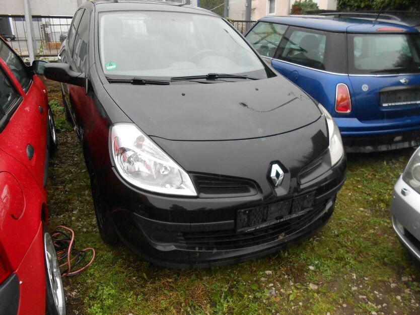 Renault Clio 299.999 km 989 € Wöllstadt 61206