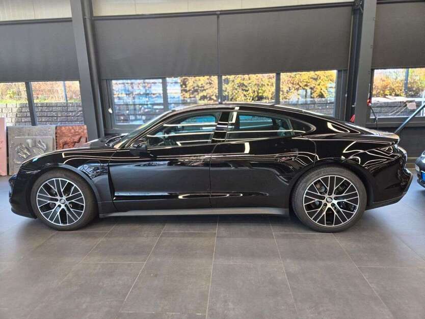 Porsche Taycan 2.500 km 82.110 € Kelsterbach 65451