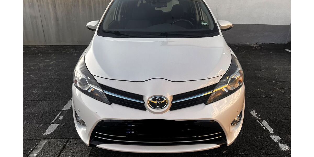Toyota Verso 126.700 km 11.990 &euro; Dreieich 63303