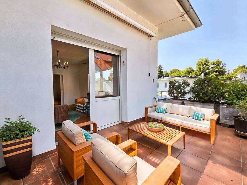 Altbaucharme trifft ruhige Stadtnähe - großzügige Vier-Zimmer-Wohnung mit zwei Balkonen und Garage 4 zimmer