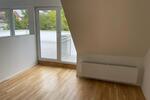 Sanierte Dachgeschosswohnung mit großer Terrasse und EBK 3 zimmer