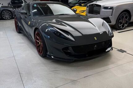 Ferrari 812 13.500 km 479.899 &euro; Frankfurt am Main 60326