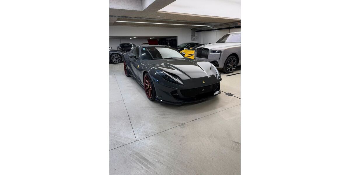 Ferrari 812 13.500 km 479.899 &euro; Frankfurt am Main 60326